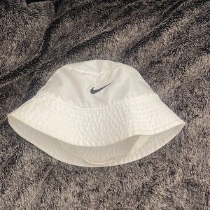 Baby’s Nike bucket hat